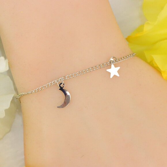 "Minimalist Bracelet, Sleek & Modern Design, Women’s Fashion, YC110239-B - Picture 1 of 10